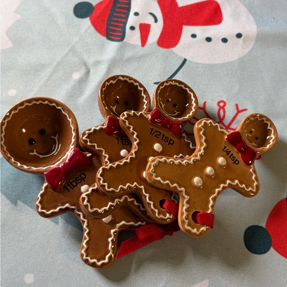 Pier 1 Imports gingerbread men measuring spoons
